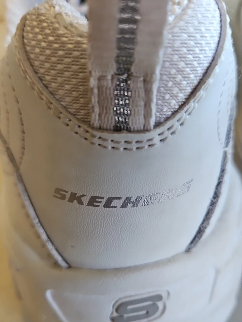 Skechers D'lites White Wide Sneakers